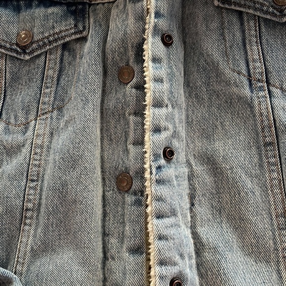 Levi’s Premium Ex-Boyfriend Sherpa Trucker Jacket - Picture 6 of 10